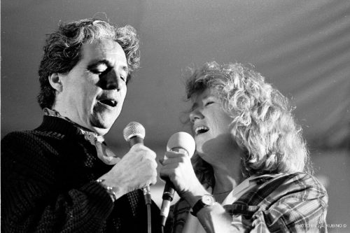 Holly with Luis Enrique Mejia godoy de Nicaragua RMF 1986 Photo by J.A.Rubino